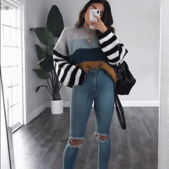 SWEATER MYSTERY BOX - Picture 2 of 4